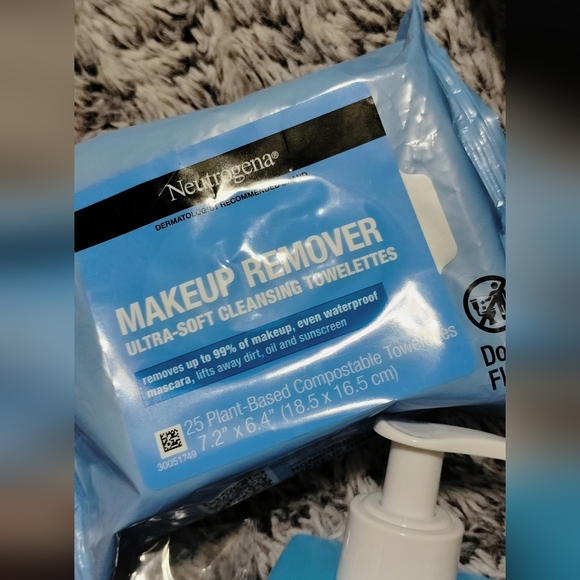 Skincare/ Make-Up Bundle - Picture 5 of 6